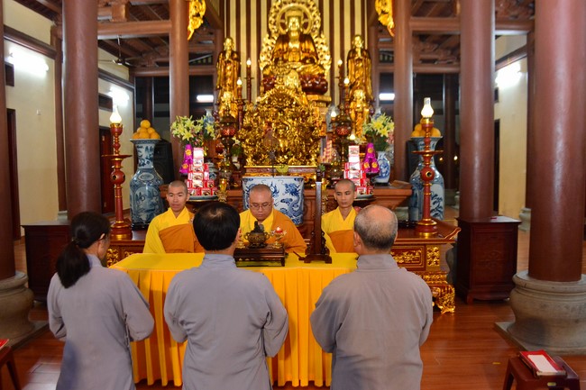 The Eight Precept Retreat  at Tay Khanh pagoda, Thai Binh